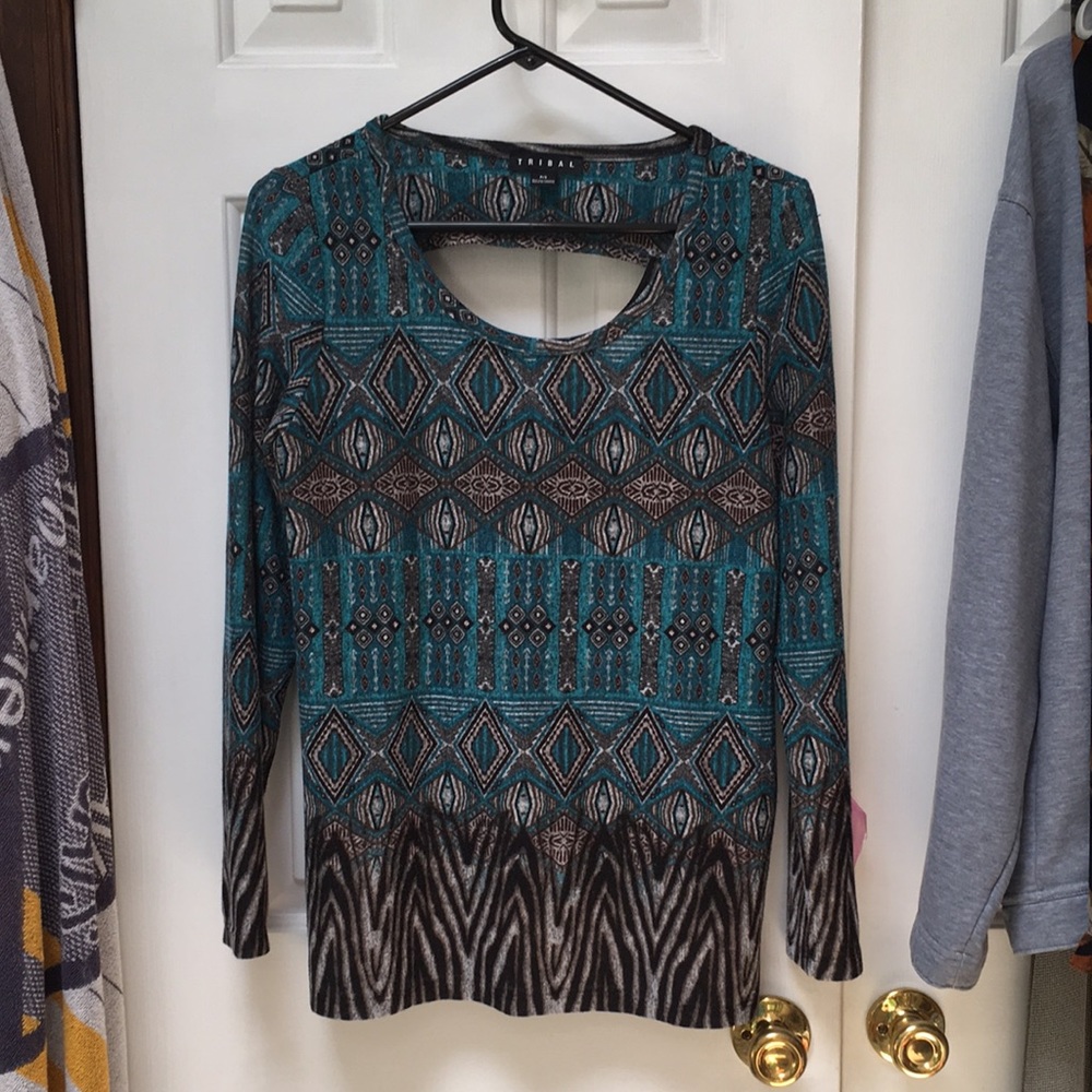 Tribal turquoise/black/gray, cutout back. Very soft.Lightweight. Poly/spandex.